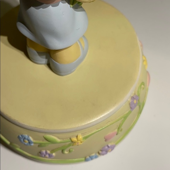 Precious Moment Figure with Musical Tunes - Picture 8 of 8